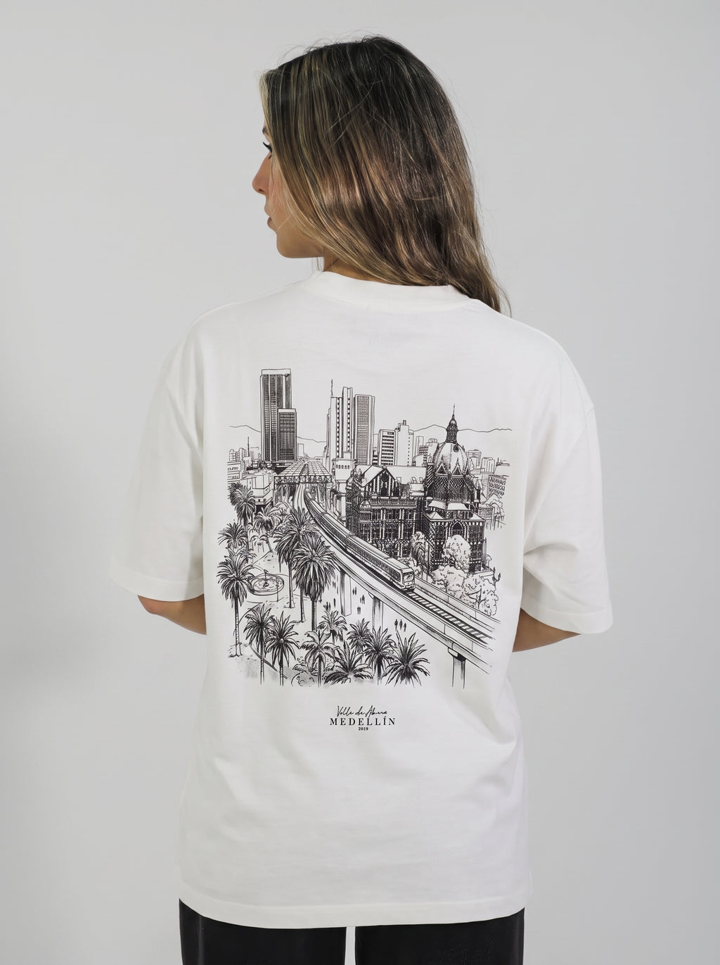 Camiseta Oversized MEDELLÍN - Marfil