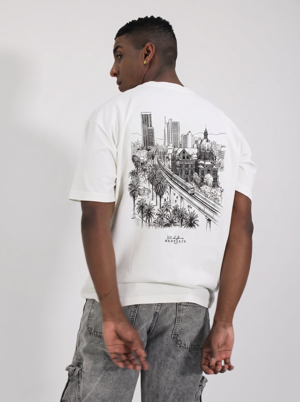 Camiseta Oversized MEDELLÍN - Marfil